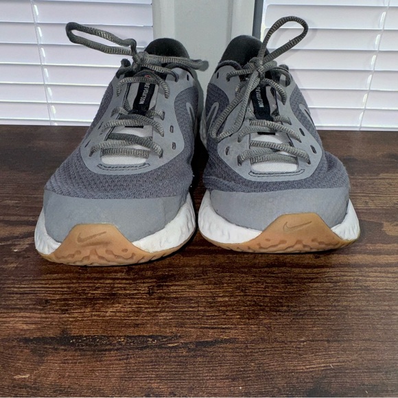 Nike Girls Revolution 5 BQ5671-008 Gray Running Shoes Sneakers Size 5Y - Picture 5 of 9